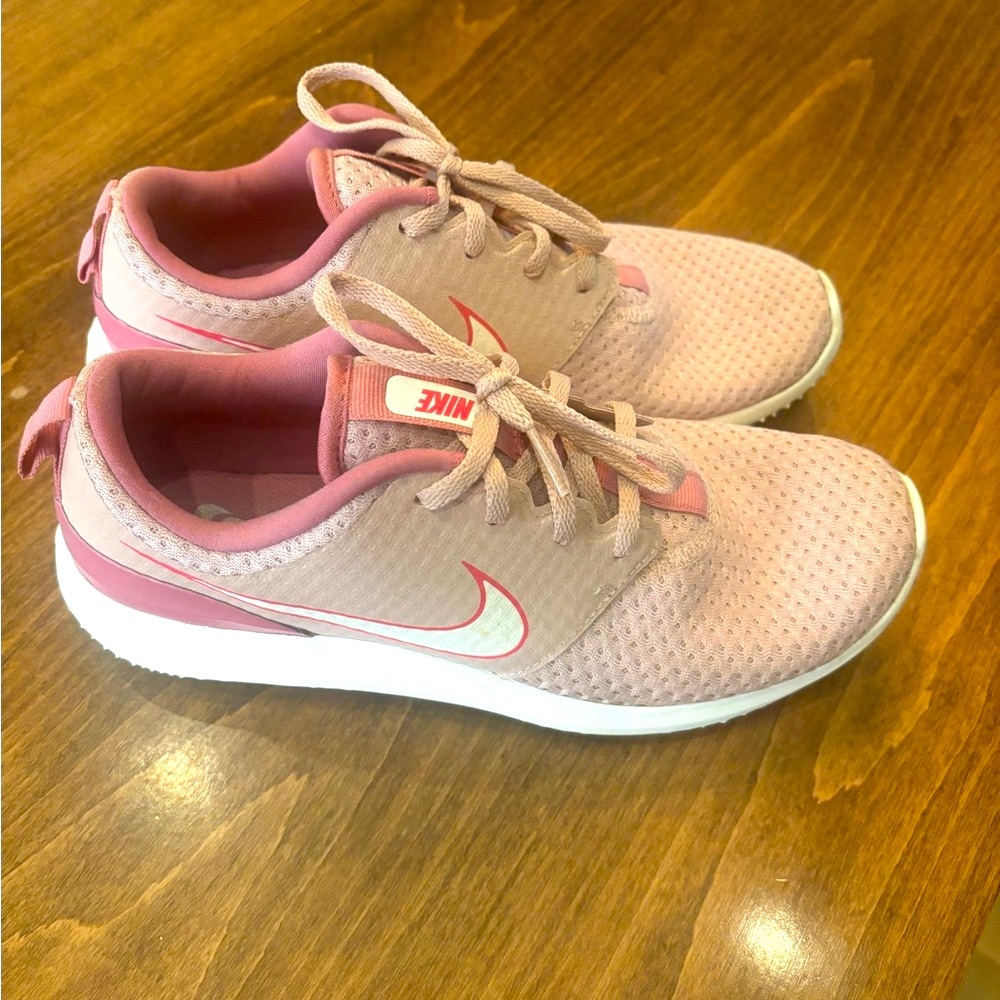 ⛳️ 8.5 Nike Women's Blush Pink golf shoes ⛳️